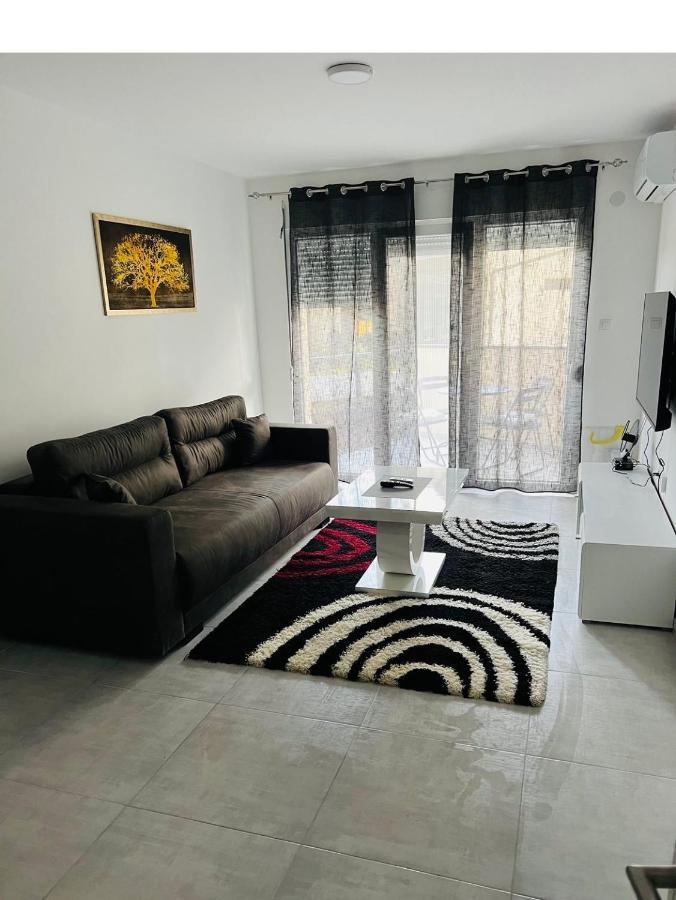 Apartmani K&V Veliko Gradiste Exterior photo